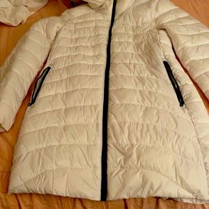 Gap white lightweight hooded jacket. Quilted